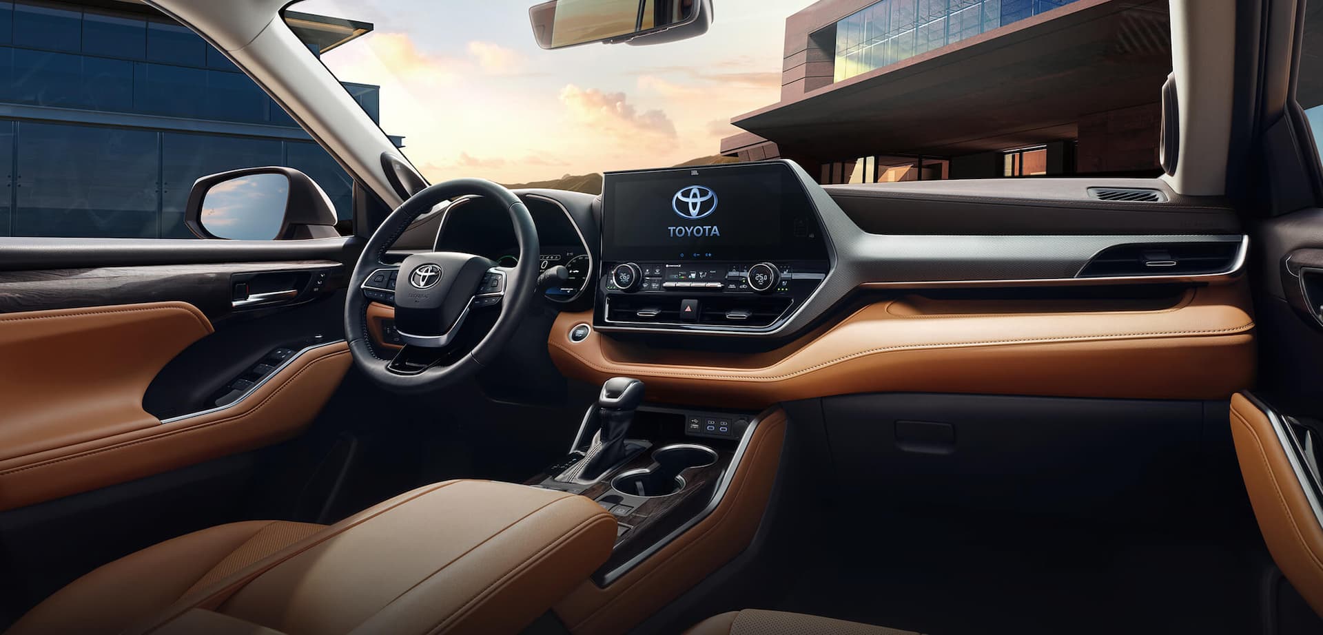 Технологичный интерьер Toyota Highlander